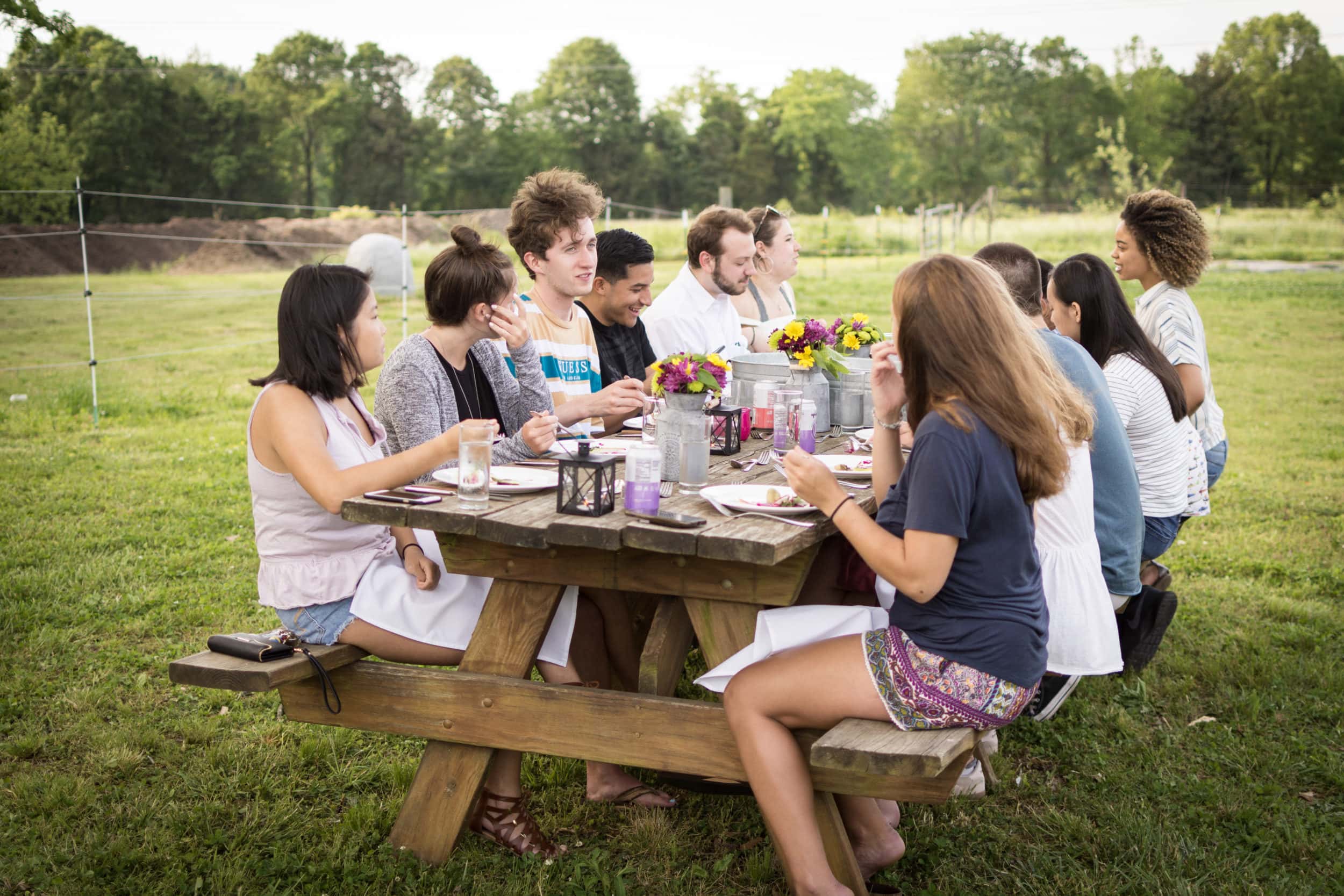 students eating together